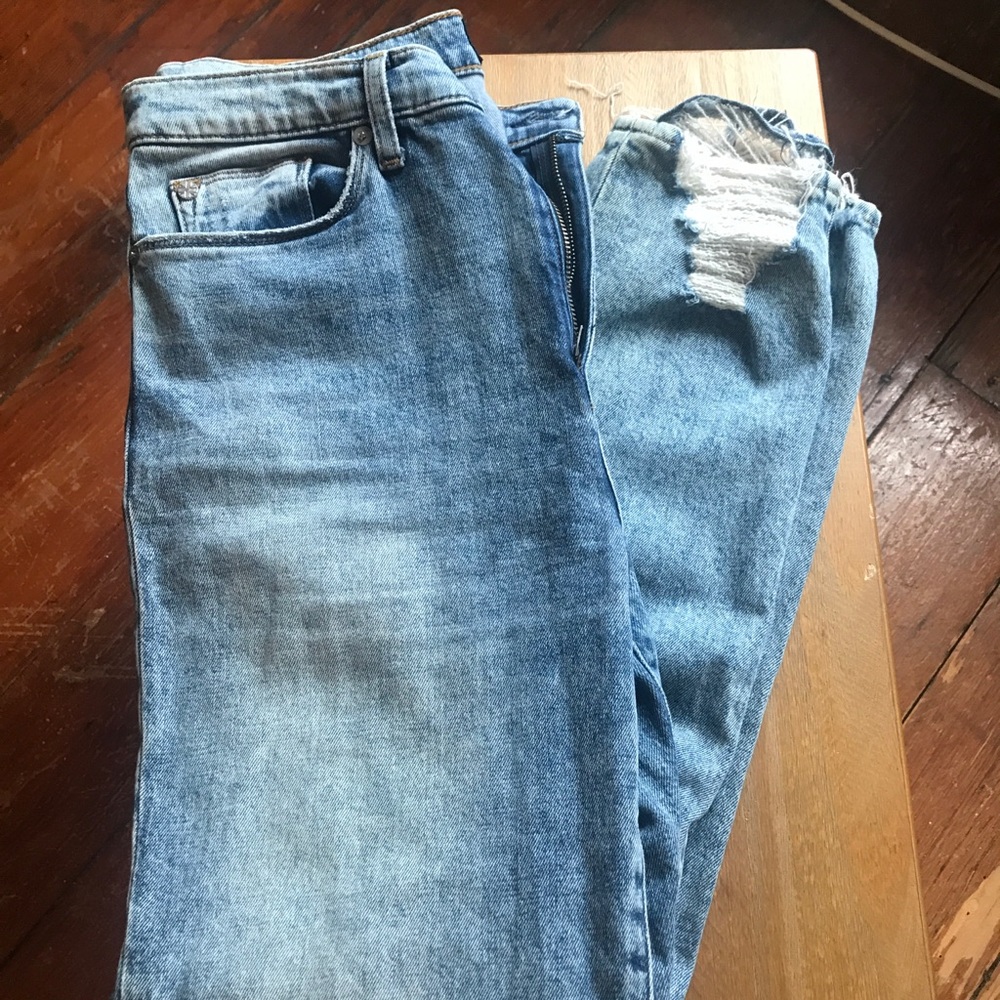 Light wash ripped skinny jeans